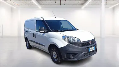 Usata Fiat Doblò 90 CV (66 kW) 2015 Bianco pastello Monovolume