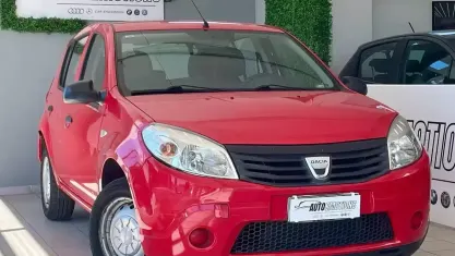 Usata Dacia Sandero 75 CV (55 kW) 2010 Rosso Berlina