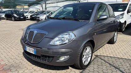 Begagnad Lancia Ypsilon 95 HK (69 kW) 2005 Grå Halvkombi
