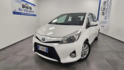 Usata Toyota Yaris Hybrid Lounge 101 CV (74 kW) 2013 Berlina