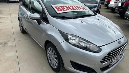 Usata Ford Fiesta 60 CV (44 kW) 2016 Grigio Berlina