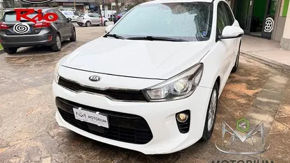 Usata Kia Rio 90 CV (66 kW) 2017 Bianco Berlina