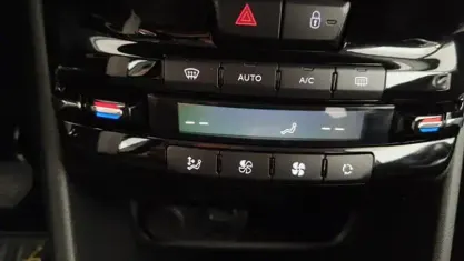 Usata Peugeot 2008 Allure 120 CV (88 kW) 2019 Bianco SUV