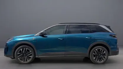 Usata Peugeot 5008 GT 136 CV (100 kW) 2025 Sconosciuto SUV
