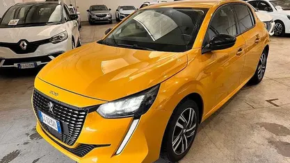 Usata Peugeot 208 102 CV (75 kW) 2022 Utilitaria