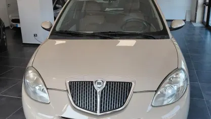 Usata Lancia Ypsilon 90 CV (66 kW) 2007 Beige Utilitaria