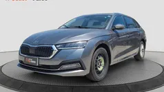 Grigio graphite metallizzato Usata 2024 Skoda Octavia Executive Station wagon | 25.000 € (Ottimo prezzo)
