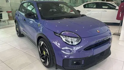 Viola Nuova 2025 Abarth 600e Scorpionissima SUV | 40.500 €