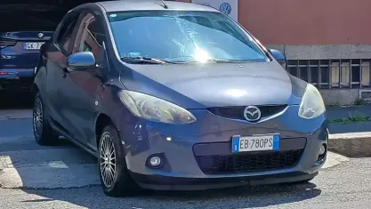 Usata Mazda 2 75 CV (55 kW) 2010 Grigio Utilitaria