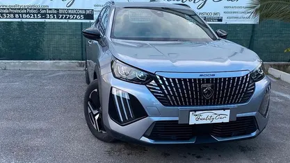 Usata Peugeot 2008 Allure 101 CV (74 kW) 2025 Grigio SUV