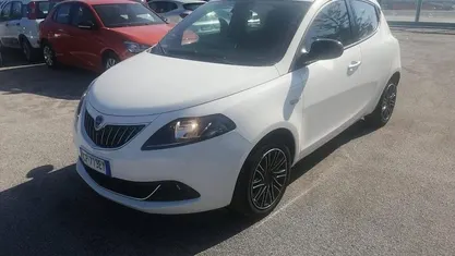 Bianco Usata 2023 Lancia Ypsilon Gold Due volumi | 12.900 € (Buon prezzo)