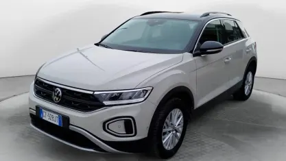 Usata VW T-Roc Life 110 CV (80 kW) 2024 Beige SUV