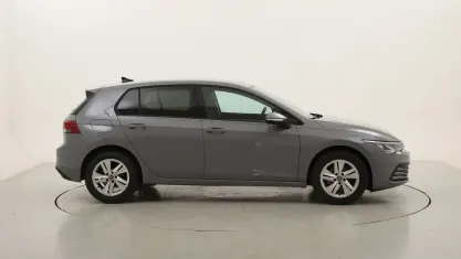 Usata VW Golf VIII Life 110 CV (80 kW) 2021 Grigiogrigio Berlina