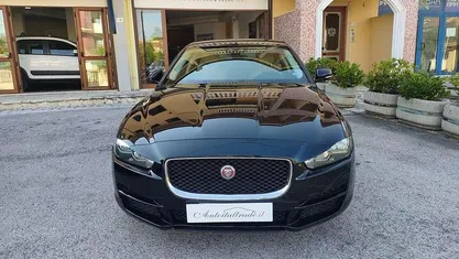 Nero Usata 2016 Jaguar XE Pure Tre volumi | 14.999 € (Buon prezzo)