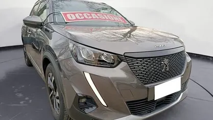 Usata Peugeot 2008 Allure 102 CV (75 kW) 2020 Grigio SUV