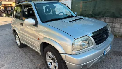 Usata Suzuki Grand Vitara 109 CV (80 kW) 2004 Grigio SUV