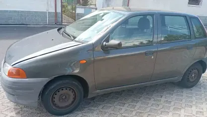 Usata Fiat Punto 54 CV (39 kW) 1997 Grigio Berlina