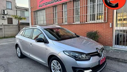 Usata Renault Mégane GrandTour LIMITED 110 CV (80 kW) 2016 Grigio Station wagon