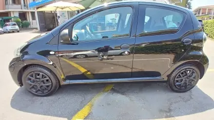 Usata Toyota Aygo Sol 68 CV (50 kW) 2009 Nero Utilitaria