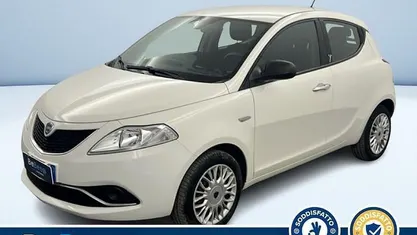 Usata Lancia Ypsilon Gold 69 CV (50 kW) 2018 Bianco pastello Utilitaria