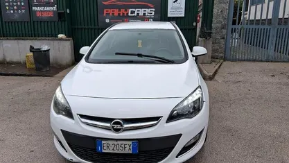 Usata Opel Astra Cosmo 140 CV (102 kW) 2013 Berlina