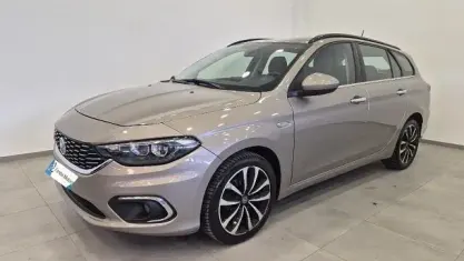 Usado Fiat Tipo Lounge 120 CV (88 kW) 2018 Beige Familiar