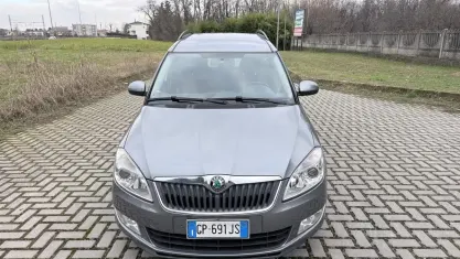 Usata Skoda Roomster Elegance 105 CV (77 kW) 2012 Grigio Monovolume