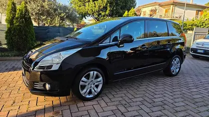 Usata Peugeot 5008 110 CV (80 kW) 2010 Nero Monovolume