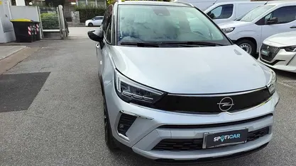 Argento Usata 2024 Opel Crossland Elegance SUV | 16.250 € (Buon prezzo)