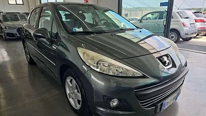 Grigio Usata 2010 Peugeot 207 Tre volumi | 3500 € (Buon prezzo)
