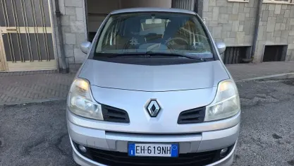Usata Renault Modus Dynamique 75 CV (55 kW) 2010 Grigio Monovolume