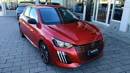 Usata Peugeot 208 Allure 101 CV (74 kW) 2024 Rosso elixir Utilitaria