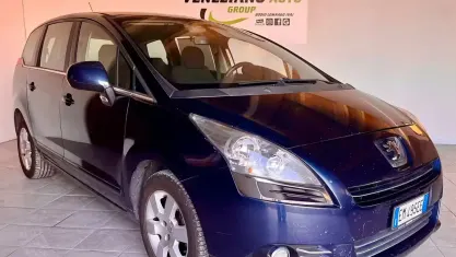 Usata Peugeot 5008 Business-Line 112 CV (82 kW) 2012 Blu Monovolume