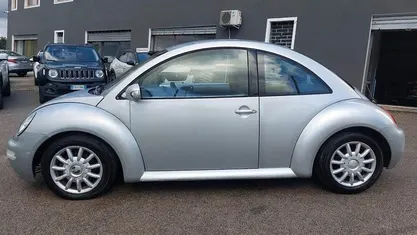 Usata VW New Beetle 105 CV (77 kW) 2006 Grigio Utilitaria
