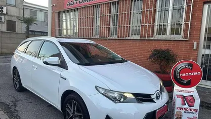 Bianco Usata 2015 Toyota Auris Hybrid Lounge Station wagon | 11.990 € (Buon prezzo)