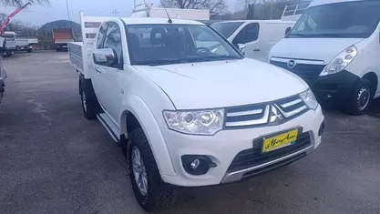 Usata Mitsubishi L200 178 CV (130 kW) 2014 Bianco Pick-up