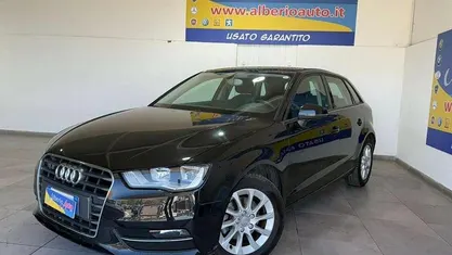 Nero Usata 2014 Audi A3 Ambition Tre volumi | 10.990 € (Buon prezzo)