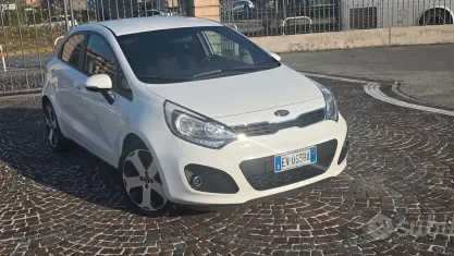 Usata Kia Rio 90 CV (66 kW) 2014 Bianco Coupé