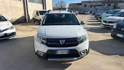 Bianco Usata 2017 Dacia Sandero Stepway Due volumi | 9900 € (Buon prezzo)