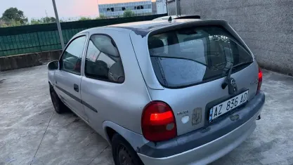 Usata Opel Corsa 65 CV (47 kW) 1998 Grigio Utilitaria