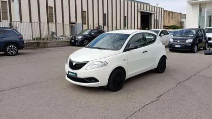 Bianco(met.) Usata 2021 Lancia Ypsilon Silver Due volumi | 11.900 € (Buon prezzo)