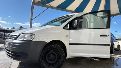 Usata VW Caddy 70 CV (51 kW) 2008 Bianco Monovolume