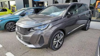 Grigio platinum Nuova 2025 Peugeot 5008 Allure Monovolume | 34.950 € (Buon prezzo)