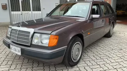 Usata Mercedes E200 120 CV (88 kW) 1991 Marrone Station wagon