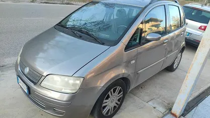 Usata Fiat Idea Dynamic 90 CV (66 kW) 2007 Grigio scuro Monovolume