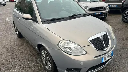 Begagnad Lancia Ypsilon 60 HK (44 kW) 2009 Grå Halvkombi