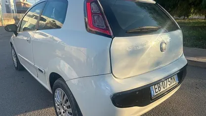 Bianco Usata 2011 Fiat Punto Evo Due volumi | 2490 € (Buon prezzo)