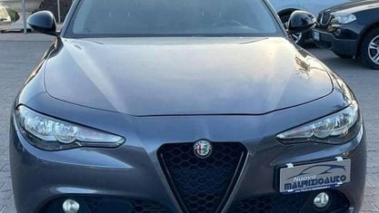 Begagnad Alfa Romeo Giulia 150 HK (110 kW) 2018 Grå Sedan