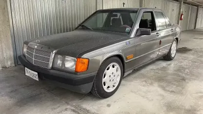 Usata Mercedes 190 122 CV (89 kW) 1984 Grigio Berlina