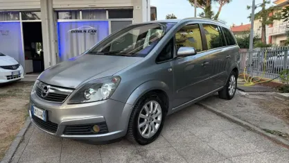 Usata Opel Zafira Cosmo 94 CV (69 kW) 2008 Argento Monovolume